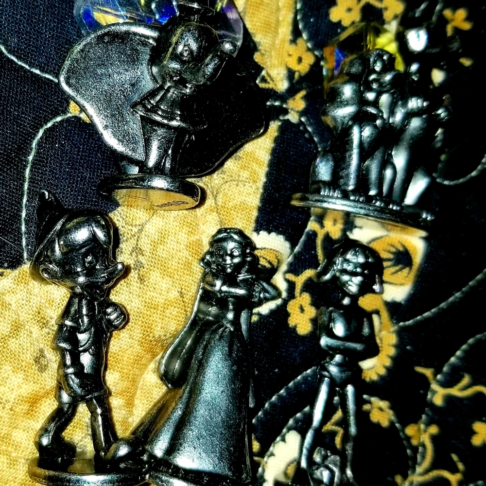 Figurines